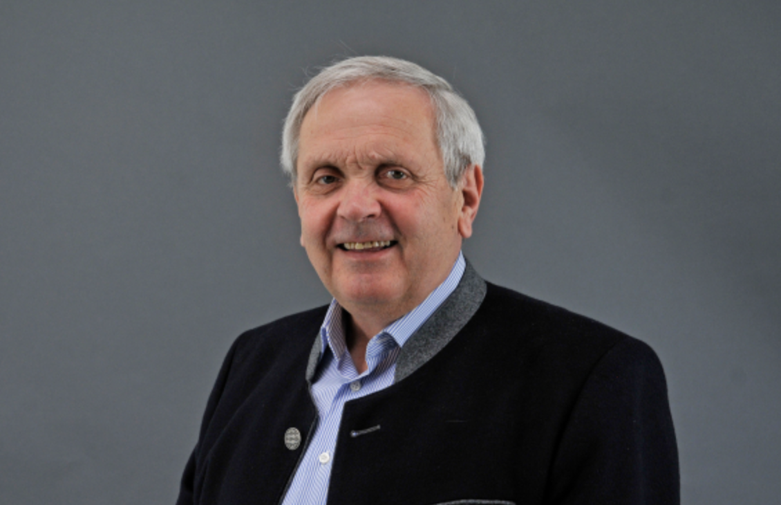 Der Gründer ist auf dem Bild zu sehen, von Hebehilfen für Transport.